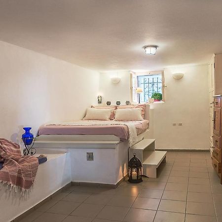 "Aura" Apt In Stone Tower 1690 • Andros Aidonia  ภายนอก รูปภาพ
